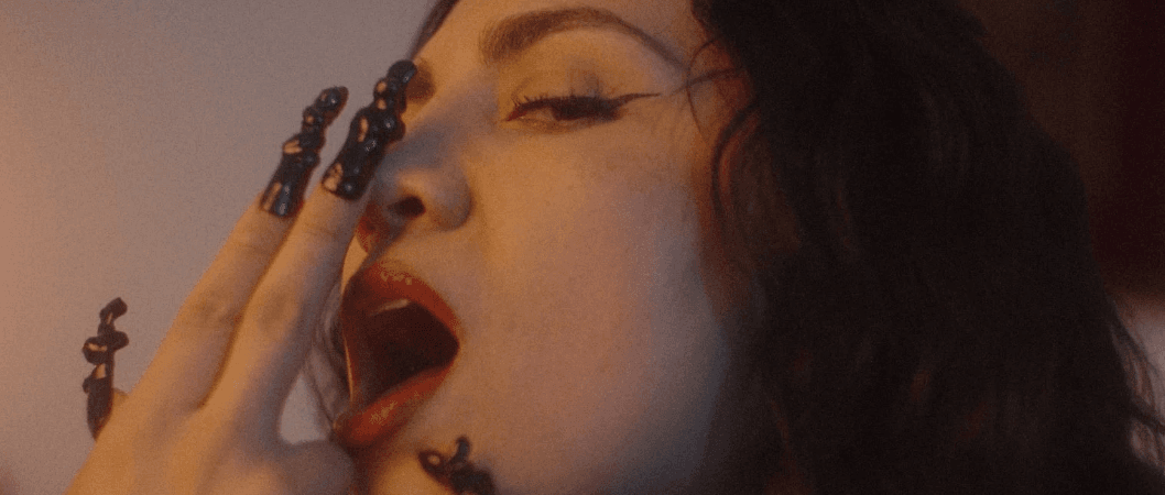 Cantora Alva anuncia “Piada”, single composto em parceria com Vitão - Caderno Pop